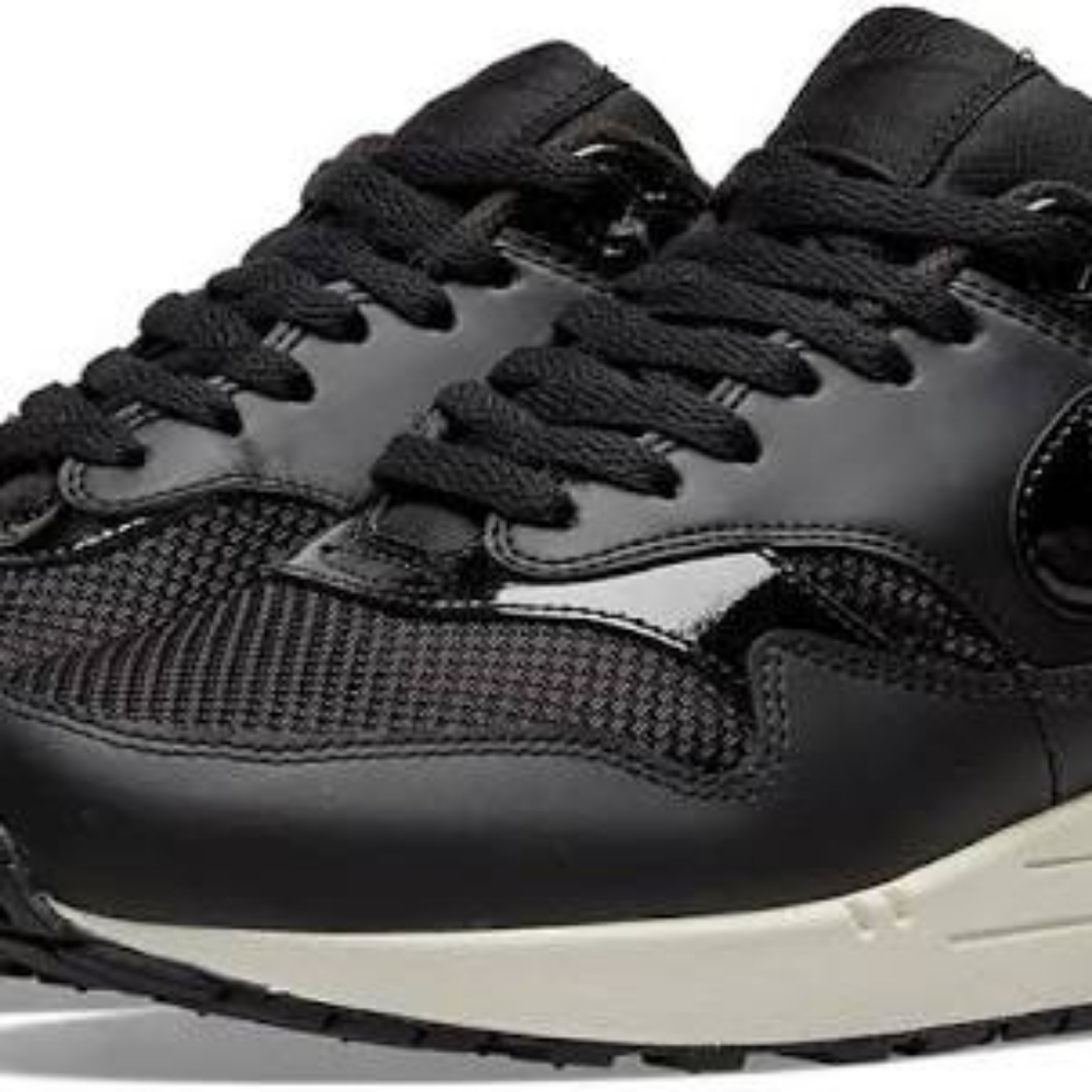 Nike woman running Air Max 